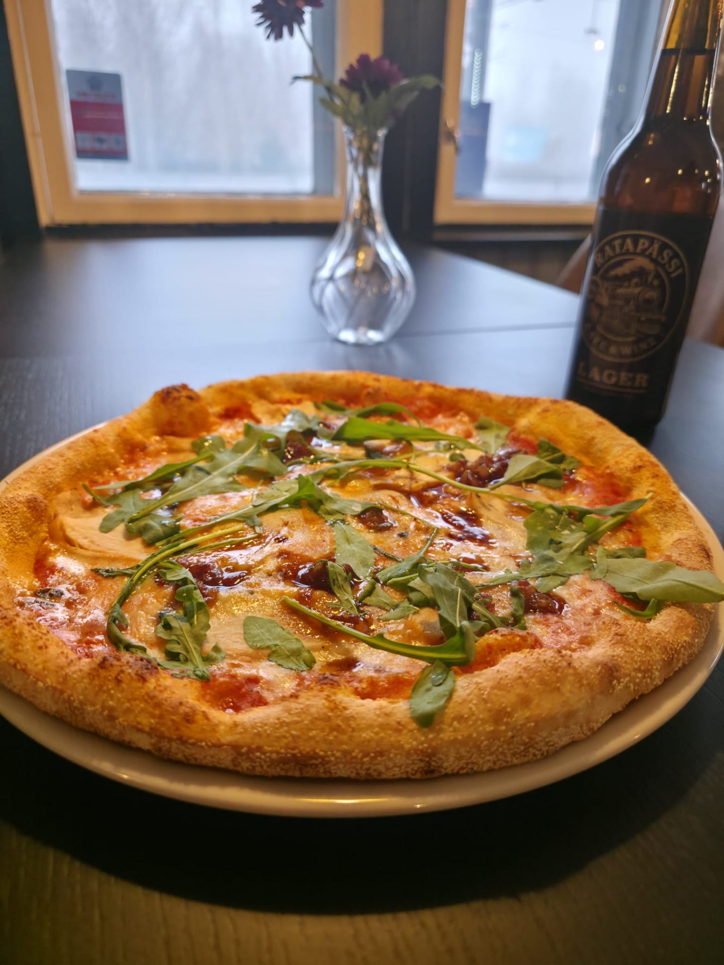 Pizza ja olut Ratapässissä